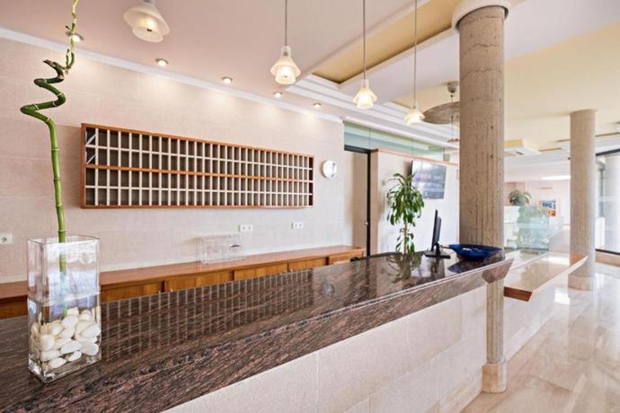 Imagen general del Aparthotel Hotel Akeah Rosamar Ibiza. Foto 9