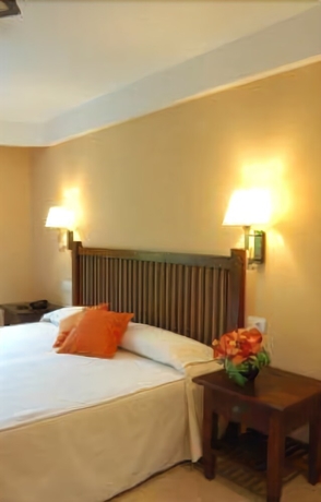 Imagen de la habitación del Aparthotel Hotel Apartamentos El Gale&oacute;n. Foto 3