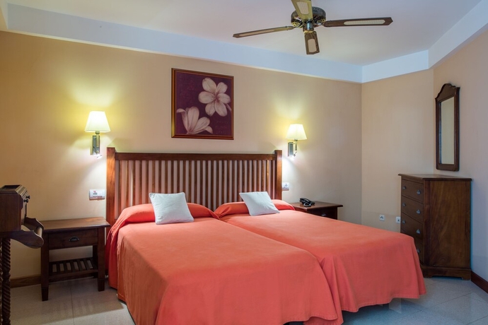Imagen de la habitación del Aparthotel Hotel Apartamentos El Gale&oacute;n. Foto 12