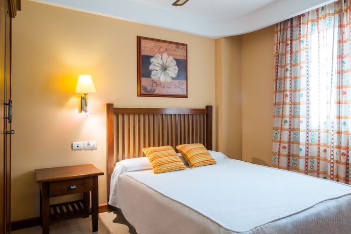 Imagen de la habitación del Aparthotel Hotel Apartamentos El Gale&oacute;n. Foto 13
