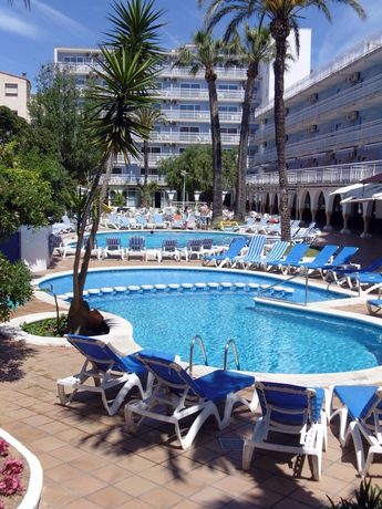 Imagen de la piscina del Aparthotel Hotel Apartamentos Solimar. Foto 16