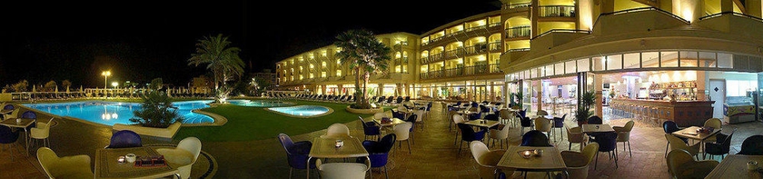 Imagen del bar/restaurante del Aparthotel Hotel Blau Parc. Foto 3