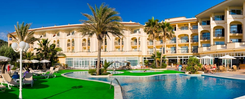Imagen de la piscina del Aparthotel Hotel Blau Parc. Foto 9