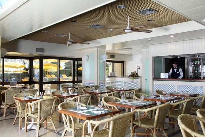 Imagen del bar/restaurante del Aparthotel Hotel Estoril Eden. Foto 2