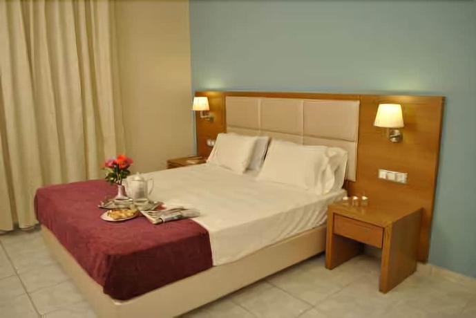 Imagen de la habitación del Aparthotel Hotel Plessas Palace. Foto 2