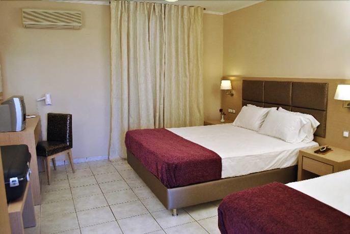 Imagen de la habitación del Aparthotel Hotel Plessas Palace. Foto 5