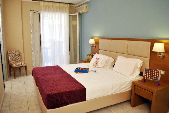 Imagen de la habitación del Aparthotel Hotel Plessas Palace. Foto 9