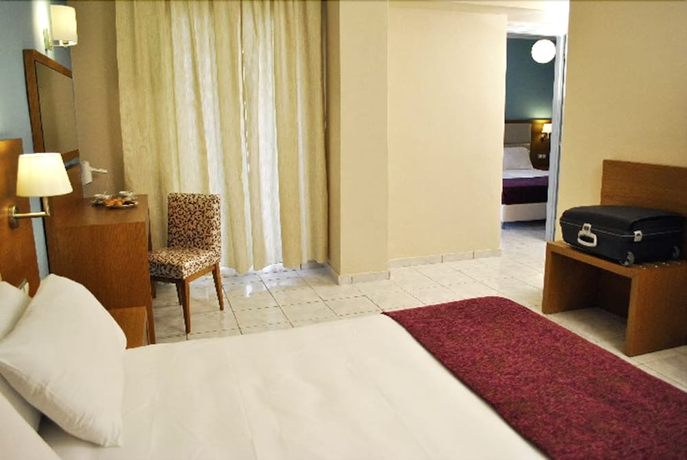 Imagen de la habitación del Aparthotel Hotel Plessas Palace. Foto 10