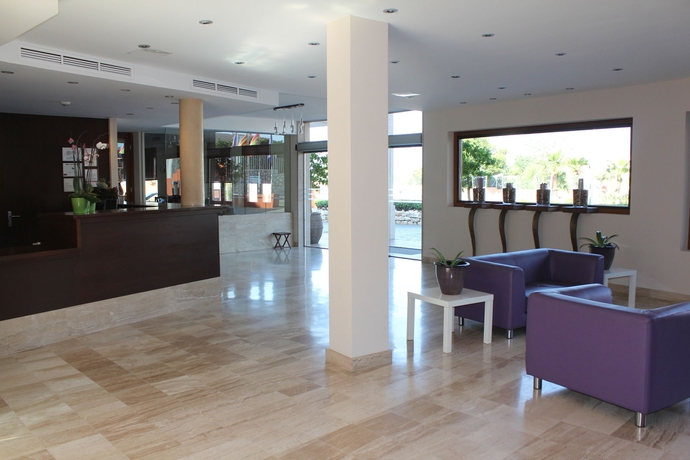 Imagen de los interiores del Aparthotel Hotel Puerto Mar. Foto 9