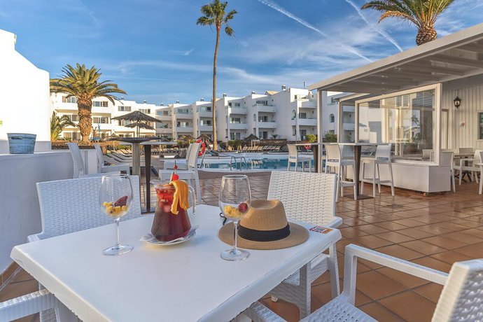 Imagen del bar/restaurante del Aparthotel Hotel Siroco - Adults Only. Foto 3