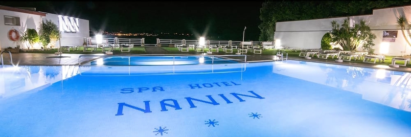 Imagen de la piscina del Aparthotel Hotel Spa Nanin Playa. Foto 16