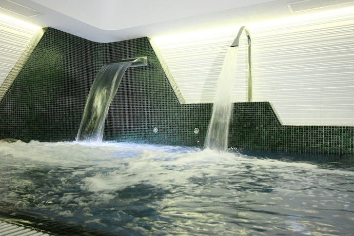 Imagen de la piscina del Aparthotel Hotel Spa Nanin Playa. Foto 18