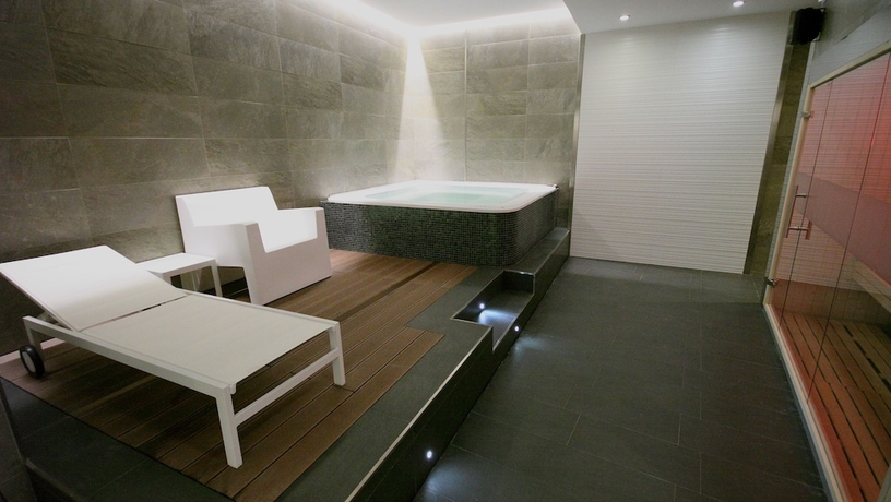 Imagen de la piscina del Aparthotel Hotel Spa Nanin Playa. Foto 19