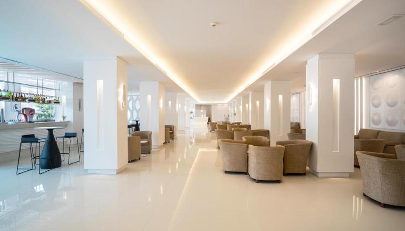 Imagen de los interiores del Aparthotel Hotel Thb Sa Coma Platja. Foto 10