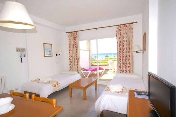 Imagen de los interiores del Aparthotel Houm Plaza Son Rigo. Foto 12