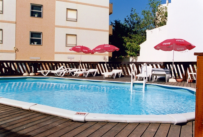 Imagen de la piscina del Aparthotel Iate. Foto 10