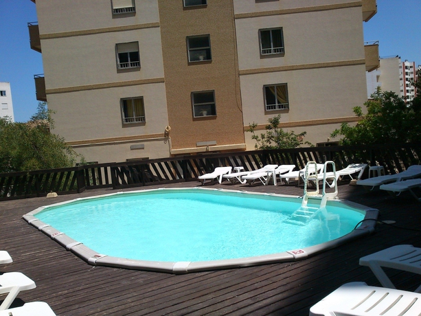 Imagen de la piscina del Aparthotel Iate. Foto 11
