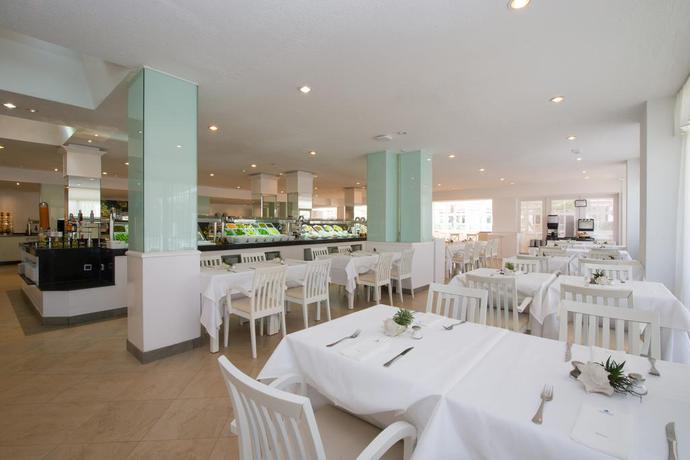 Imagen del bar/restaurante del Aparthotel Iberostar Ciudad Blanca Alcudia Apartamentos. Foto 4