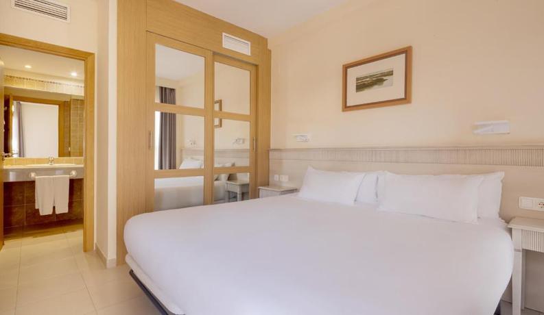 Imagen de la habitación del Aparthotel Ilunion Sancti Petri. Foto 5