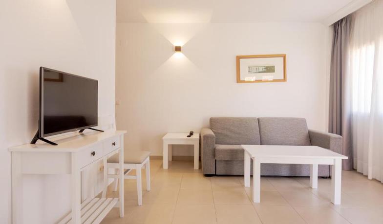 Imagen de la habitación del Aparthotel Ilunion Sancti Petri. Foto 6