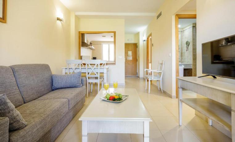 Imagen de la habitación del Aparthotel Ilunion Sancti Petri. Foto 7