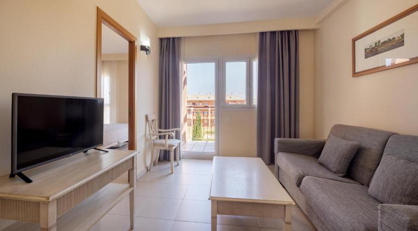 Imagen de la habitación del Aparthotel Ilunion Sancti Petri. Foto 9