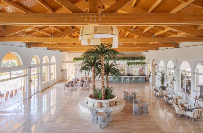 Imagen de los interiores del Aparthotel Ilunion Sancti Petri. Foto 11