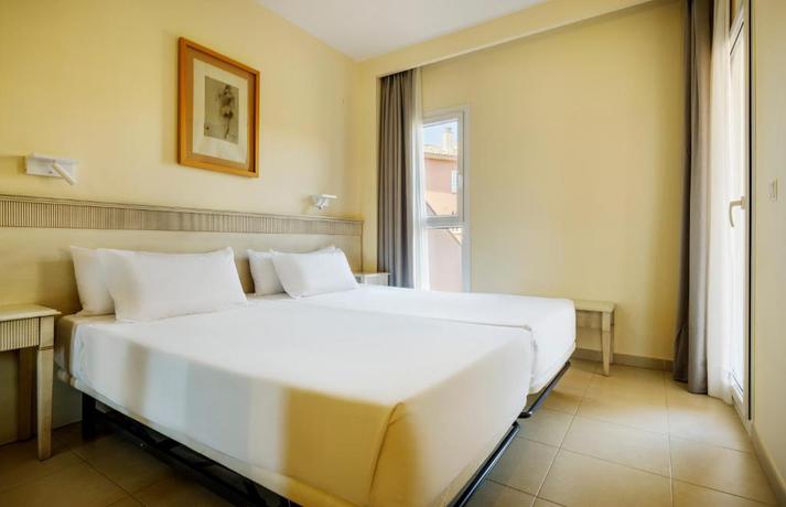 Imagen de la habitación del Aparthotel Ilunion Sancti Petri. Foto 10