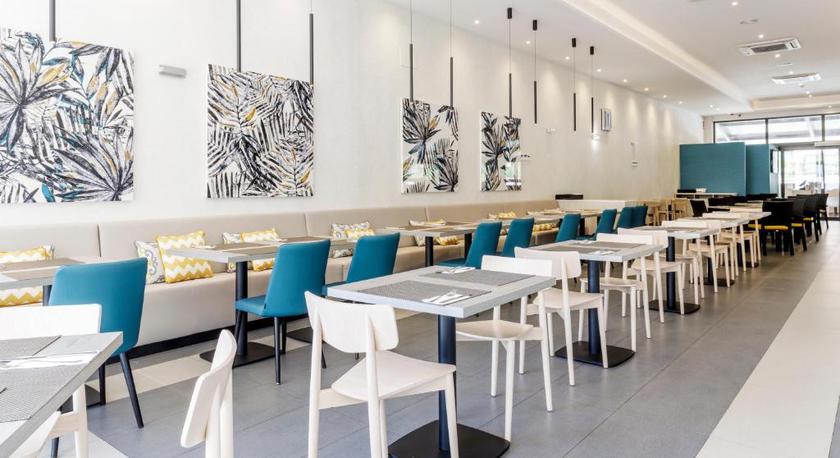 Imagen del bar/restaurante del Aparthotel Ilunion Sancti Petri. Foto 3