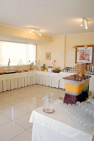 Imagen del bar/restaurante del Aparthotel Imperio Suites. Foto 3