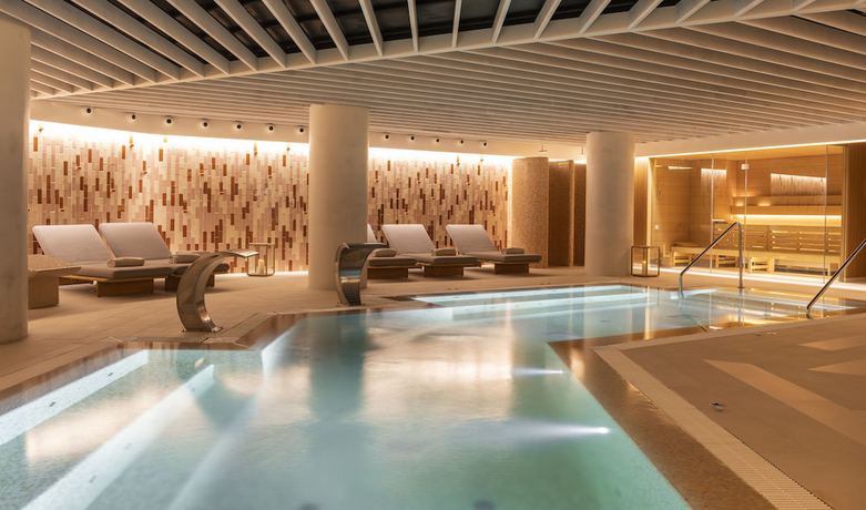 Imagen de la piscina del Aparthotel Inturotel Esmeralda Villas. Foto 8