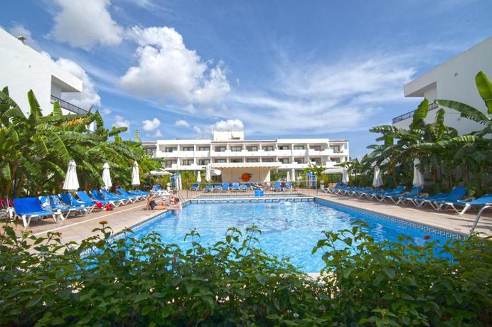 Imagen de la piscina del Aparthotel Invisa Casa Luis. Foto 14
