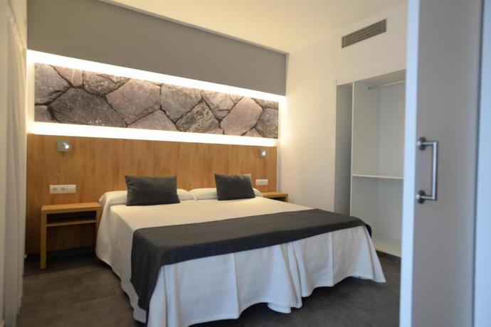 Imagen de la habitación del Aparthotel Invisa Casa Luis. Foto 2