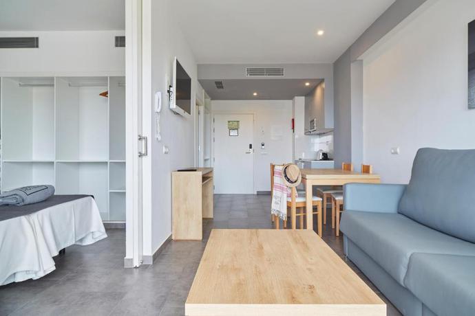 Imagen de la habitación del Aparthotel Invisa Casa Luis. Foto 5