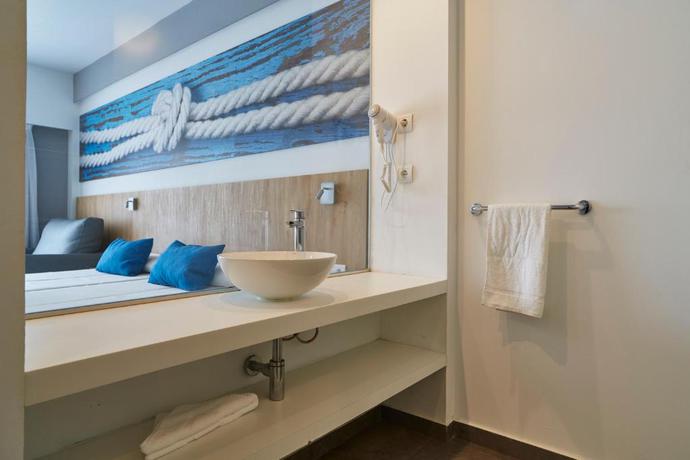 Imagen de la habitación del Aparthotel Invisa Casa Luis. Foto 7
