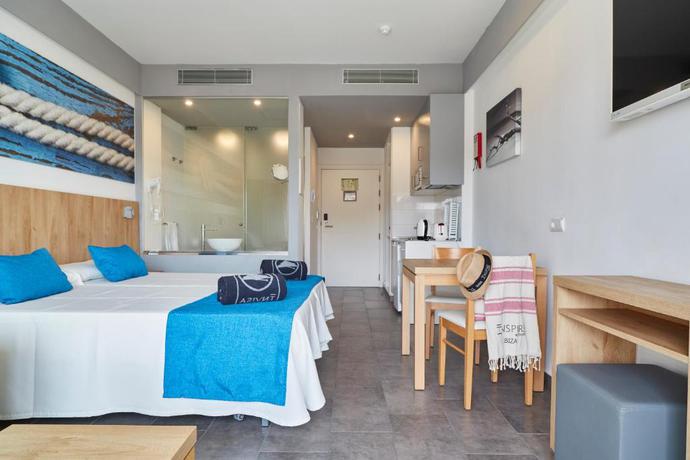 Imagen de la habitación del Aparthotel Invisa Casa Luis. Foto 8