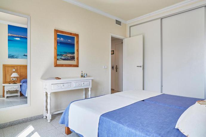 Imagen de la habitación del Aparthotel Invisa Casa Luis. Foto 9