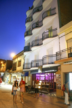Imagen general del Aparthotel Iris, Malgrat de Mar. Foto 1
