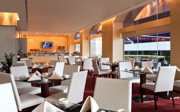 Imagen del bar/restaurante del Aparthotel J5 Rimal Hotel Apartments. Foto 3