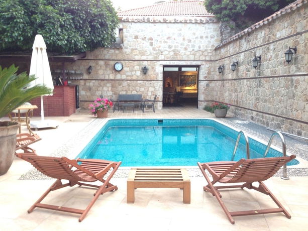 Imagen de la piscina del Aparthotel Kaucuk Hotel. Foto 9