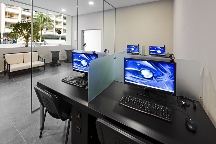 Imagen de los interiores del Aparthotel Kn Columbus. Foto 4