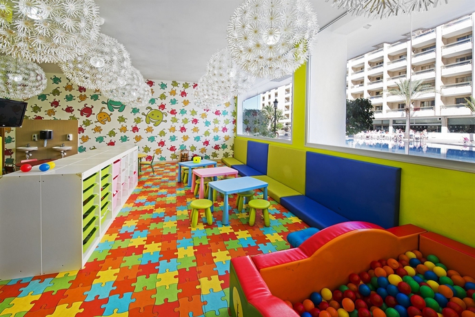 Imagen de los interiores del Aparthotel Kn Columbus. Foto 5