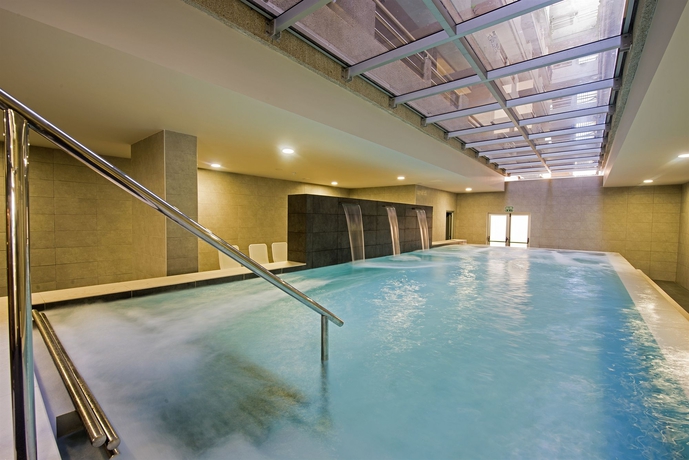 Imagen de la piscina del Aparthotel Kn Columbus. Foto 16
