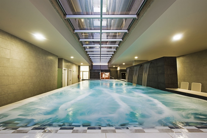 Imagen de la piscina del Aparthotel Kn Columbus. Foto 17