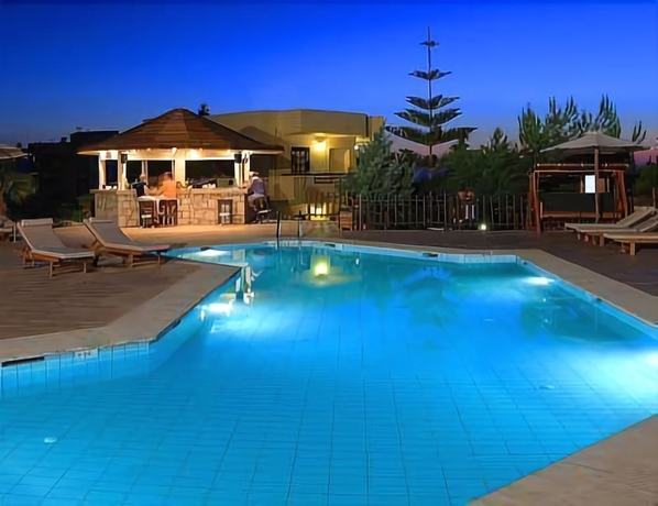 Imagen de la piscina del Aparthotel Kreta Natur. Foto 15