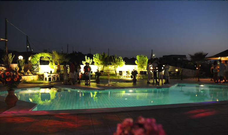 Imagen de la piscina del Aparthotel Kreta Natur. Foto 17