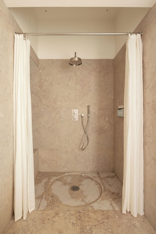 Imagen de la habitación del Aparthotel LIOZ Lisboa. Foto 7