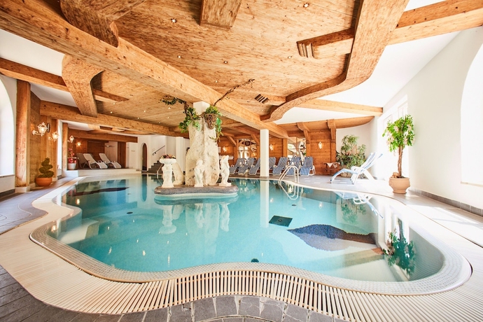 Imagen de la piscina del Aparthotel LUMA Stubai. Foto 15