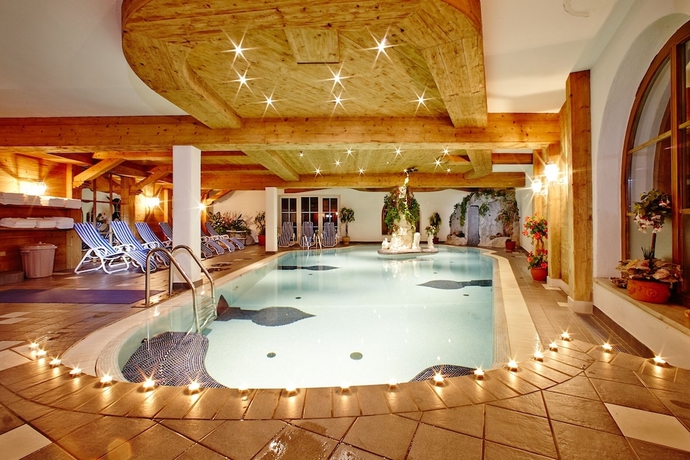 Imagen de la piscina del Aparthotel LUMA Stubai. Foto 16