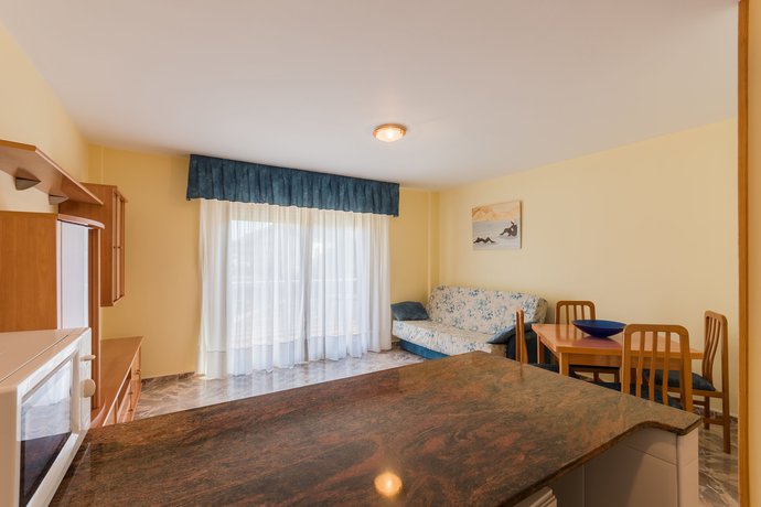 Imagen de la habitación del Aparthotel La Bolera. Foto 14